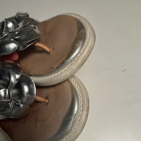 CHANEL Metallic Silver Floral Sandals - Picture 2 of 6